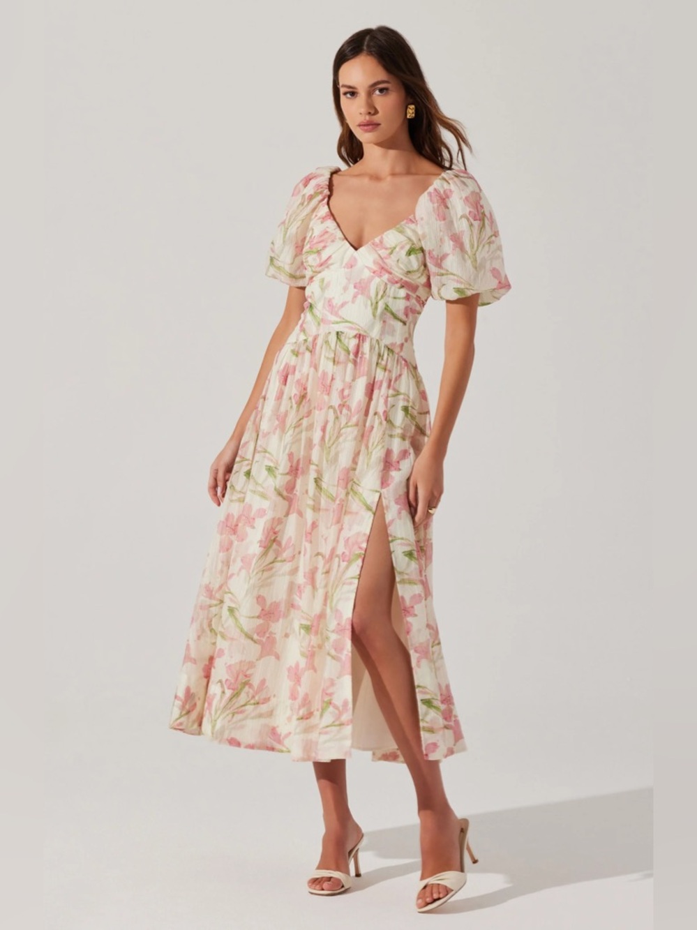 NWT ASTR the Label Sasilia floral puff sleeve dress M midi slit overlay Shirred